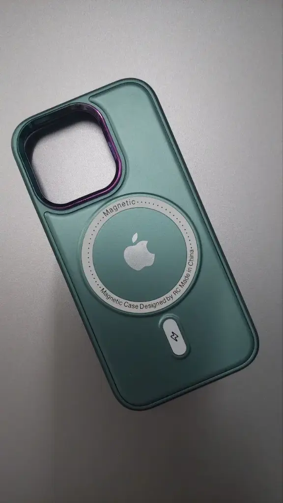 كفر Magnetic اخضر (iPhone 14 pro)